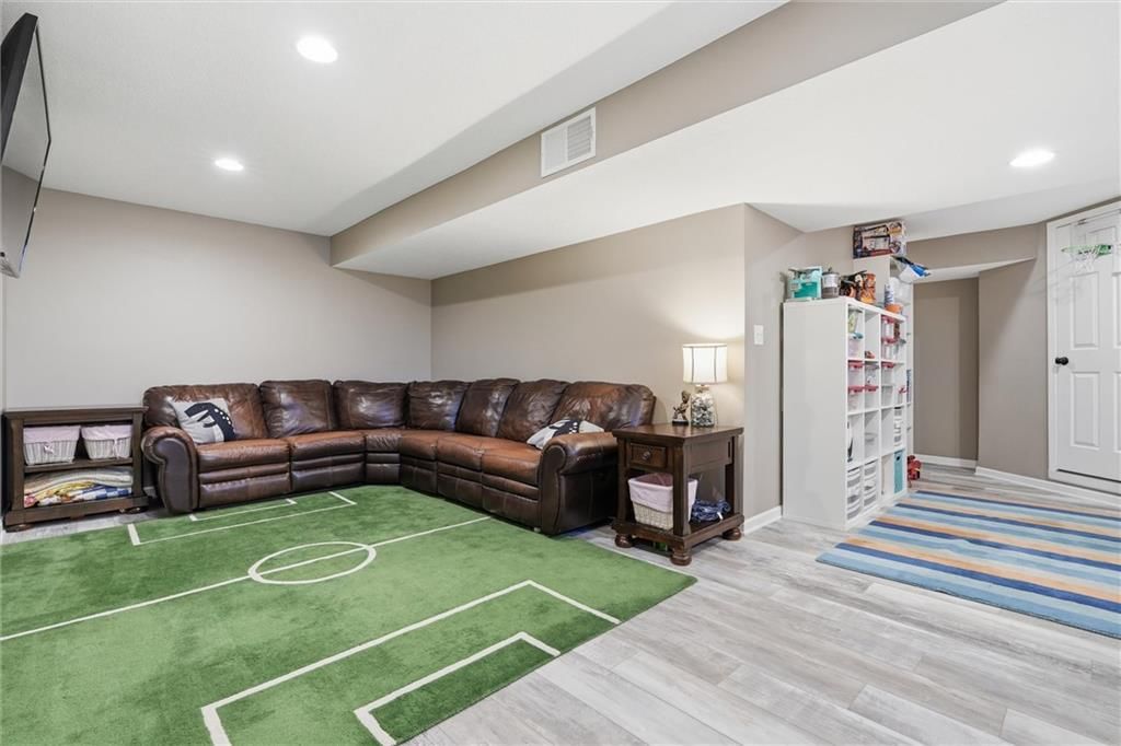 16356 S Central Street — photo 32