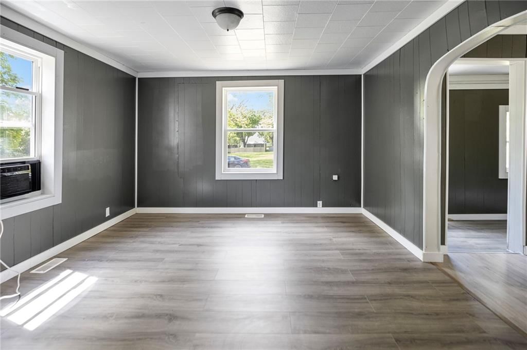 325 E Lake Street — photo 5