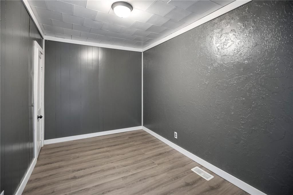 325 E Lake Street — photo 7