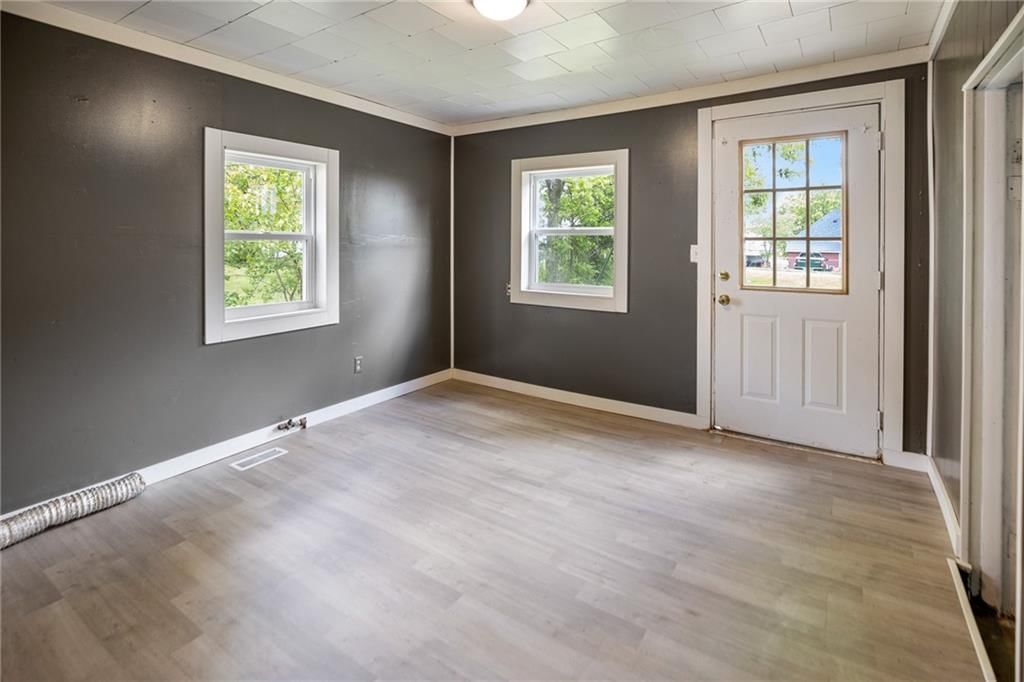 325 E Lake Street — photo 8