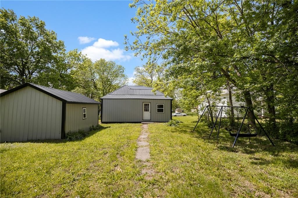 325 E Lake Street — photo 12