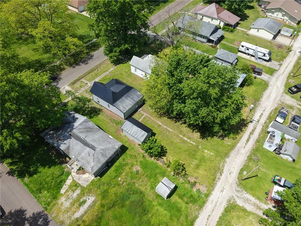325 E Lake Street — photo 16