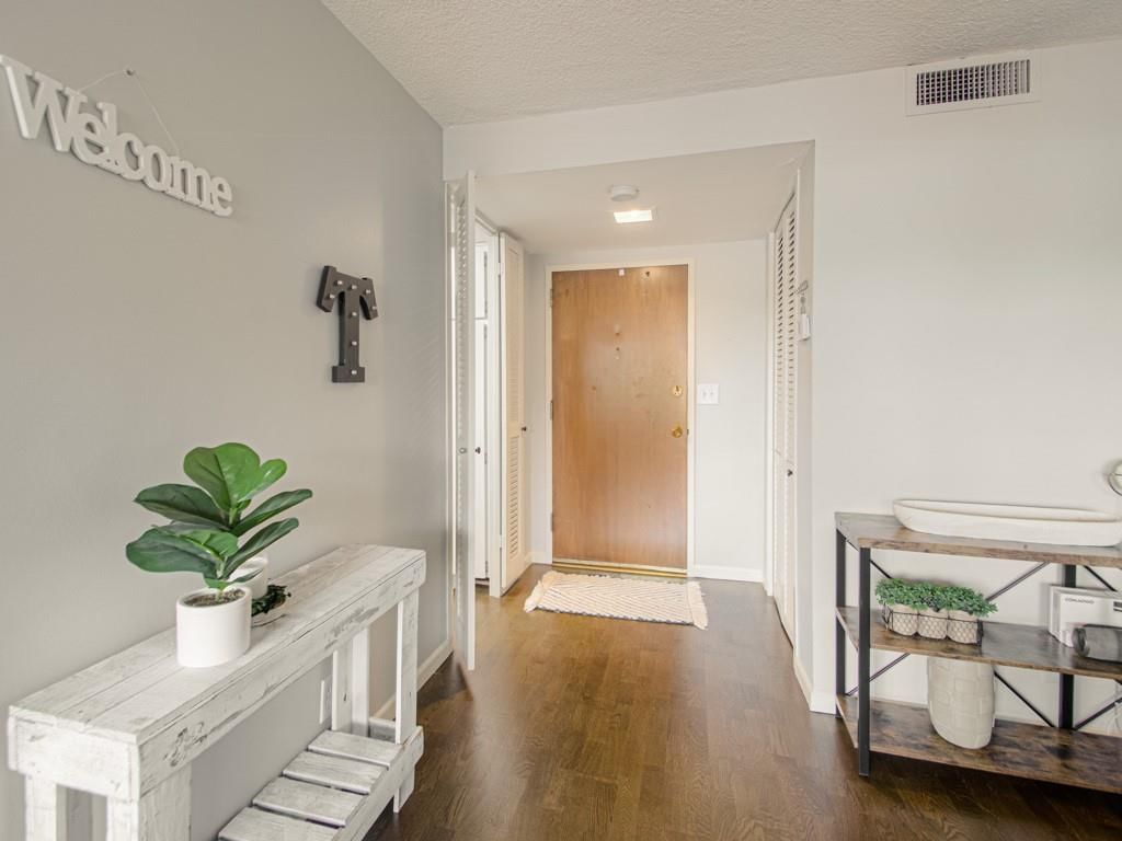 4545 Wornall Road — photo 5