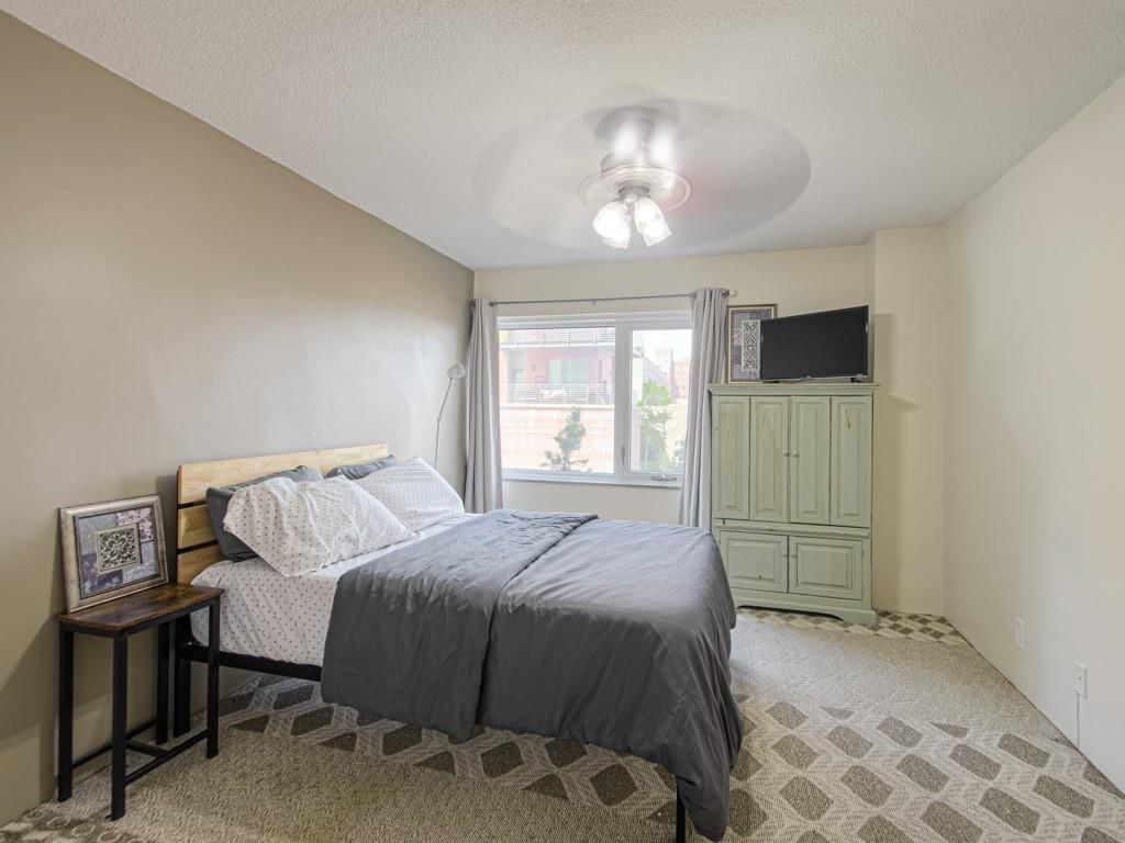 4545 Wornall Road — photo 15
