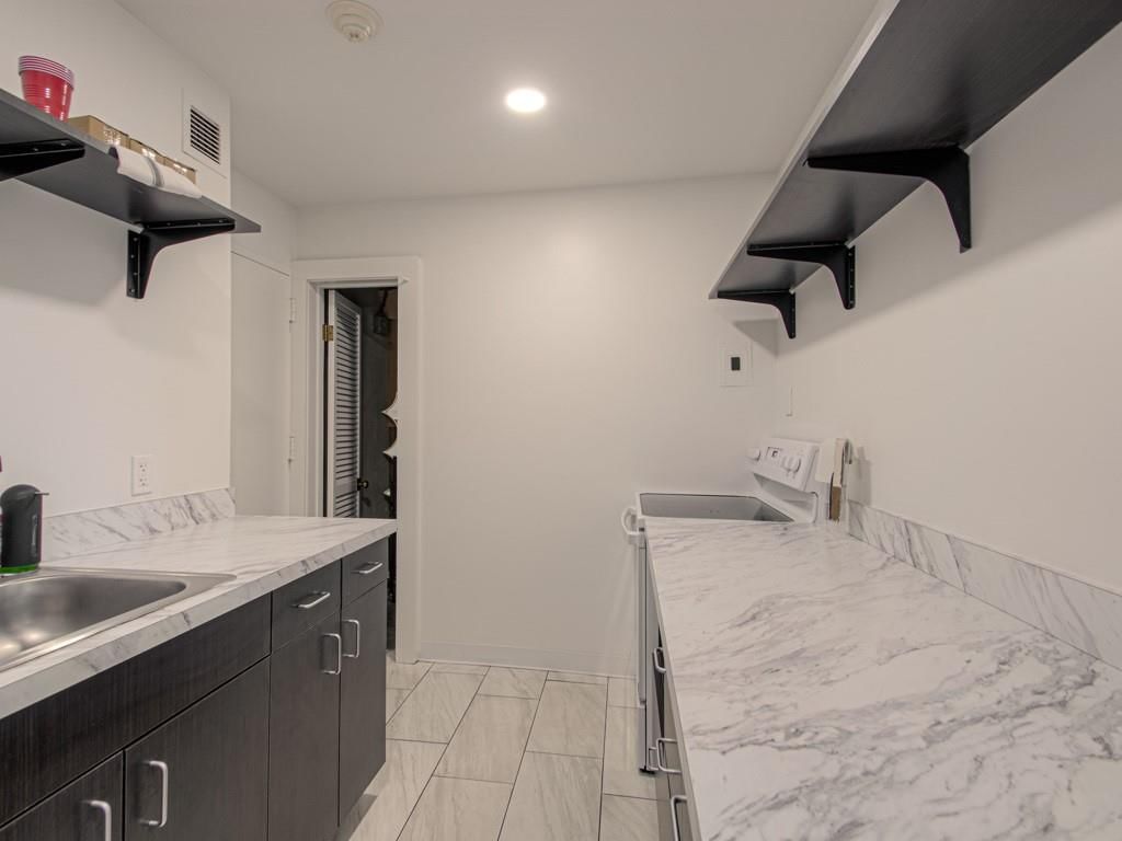 4545 Wornall Road — photo 33