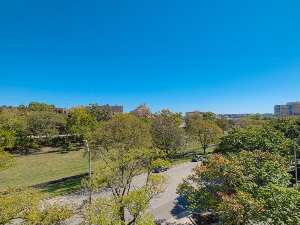 4545 Wornall Road — photo 46