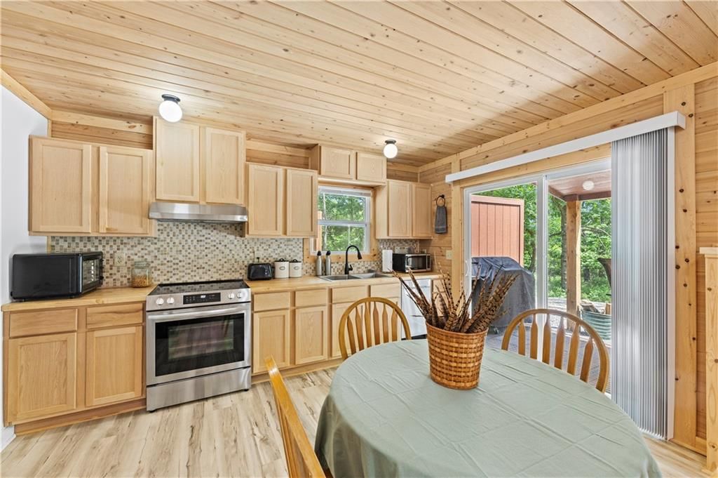 142 Spruce Drive — photo 2