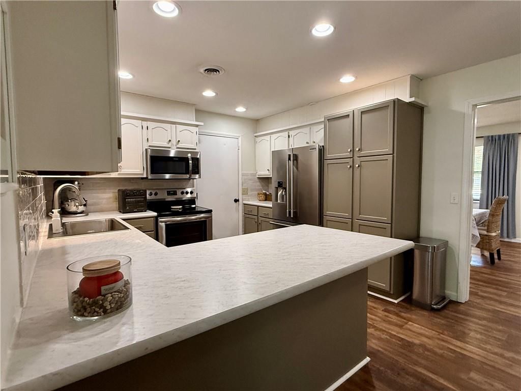 1014 wilson Street — photo 8
