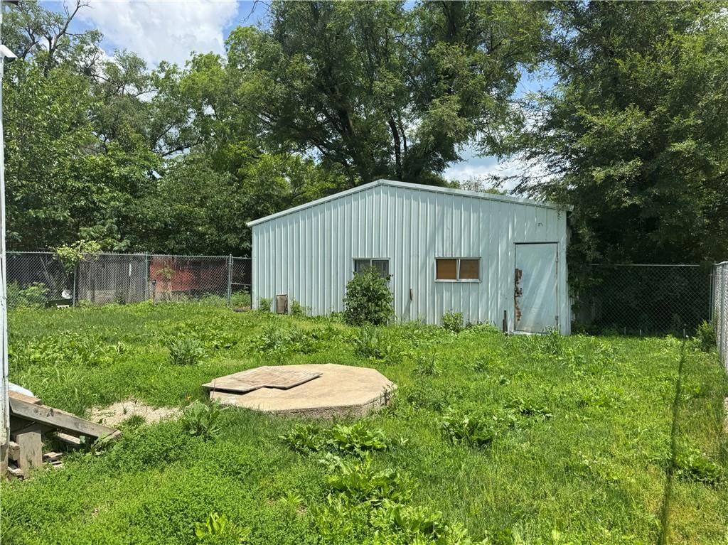 206 W 3rd Street — photo 26