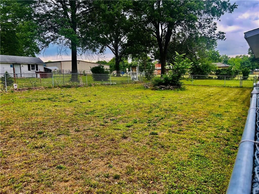2404 Morgan Street — photo 3