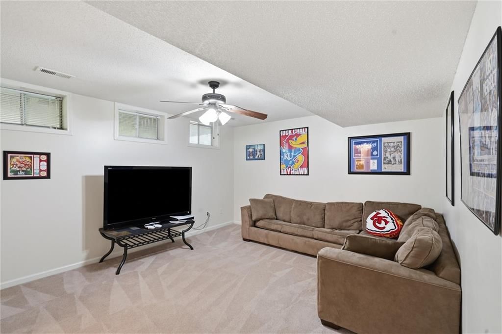 200 N Highland Drive — photo 21