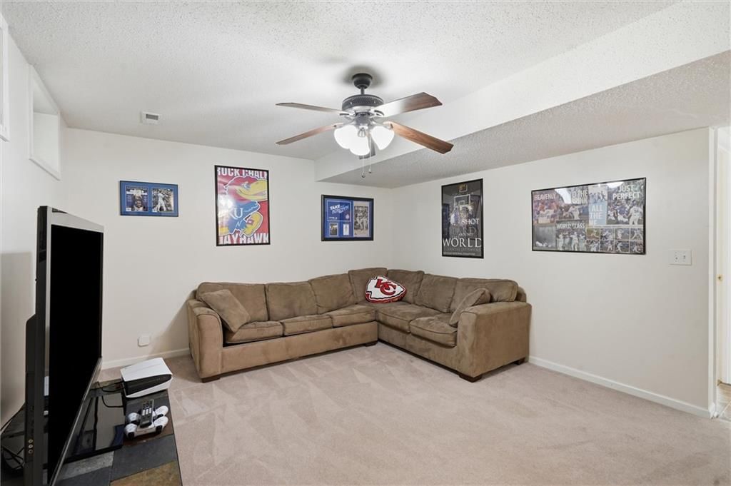 200 N Highland Drive — photo 22