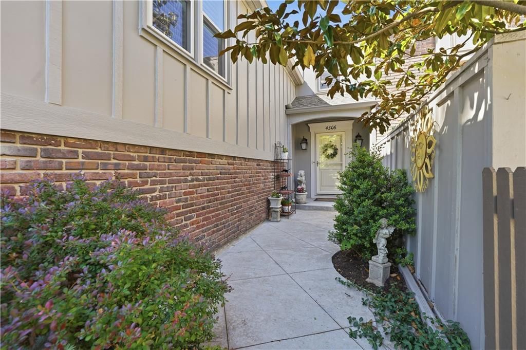 4306 W 111TH Terrace — photo 2