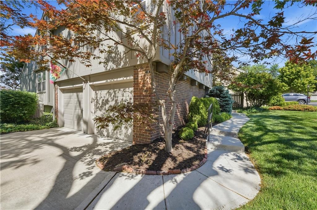 4306 W 111TH Terrace — photo 3