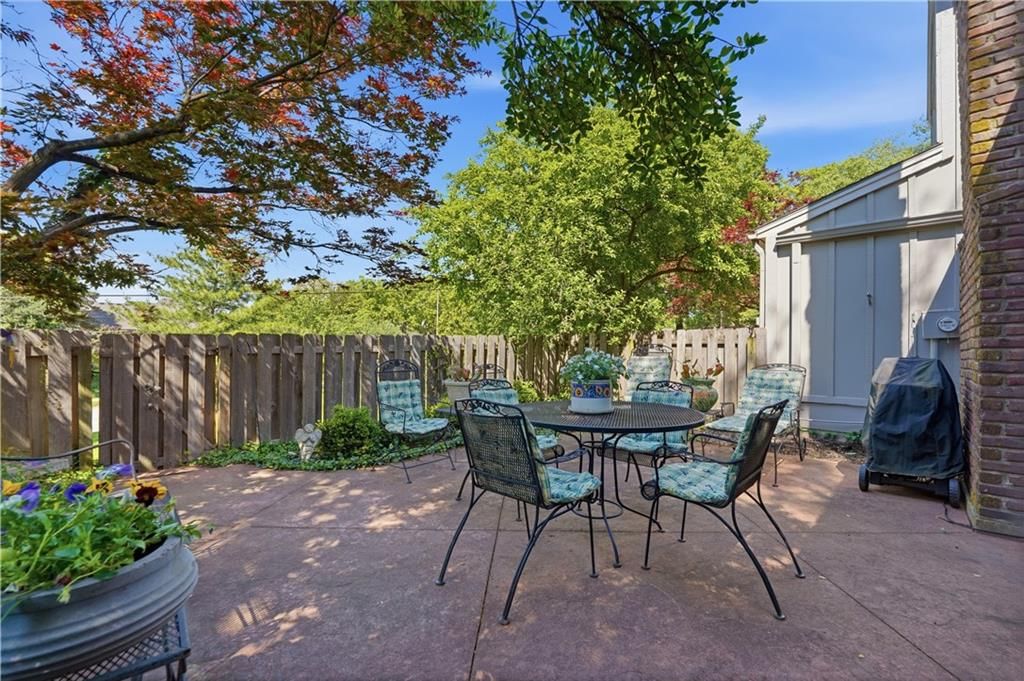4306 W 111TH Terrace — photo 37