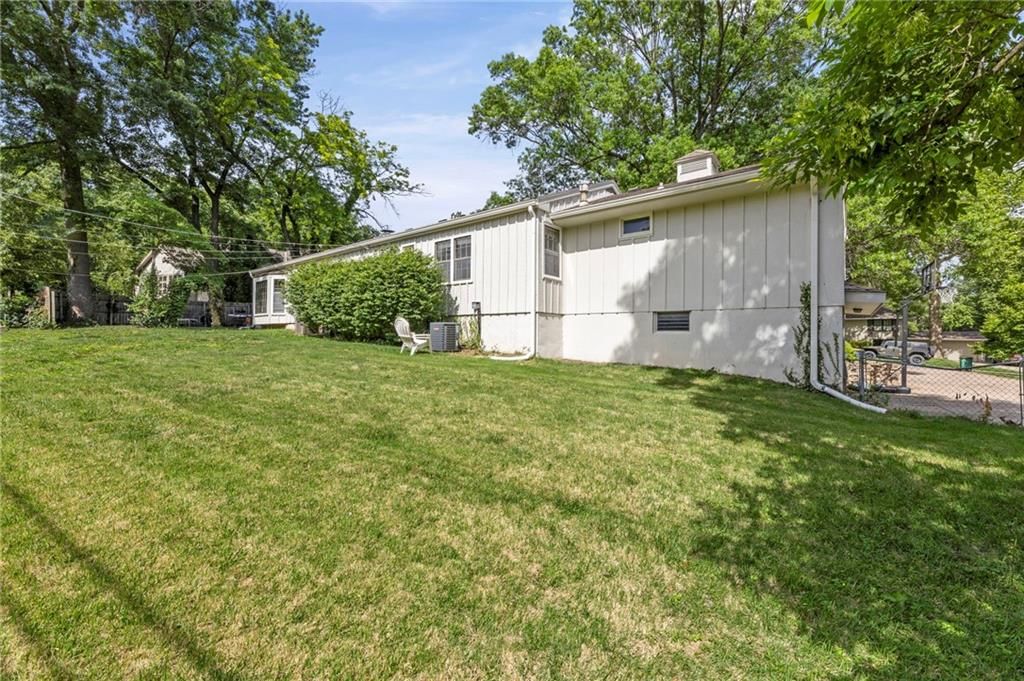 9718 Belinder Road — photo 23