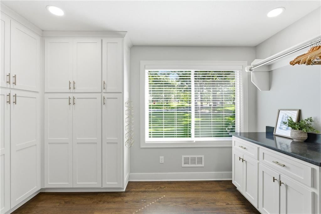 10404 Lee Boulevard — photo 24