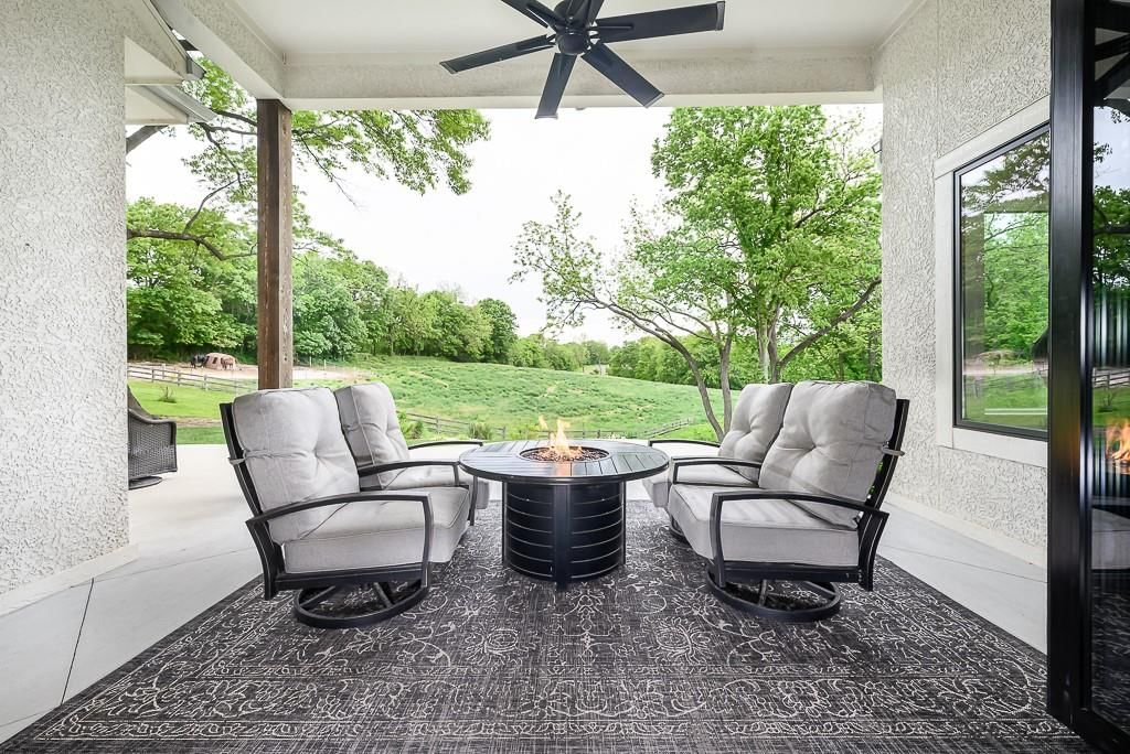 Photo 10 of 52 - 10000 Hollingsworth Road, Kansas City, KS 66109