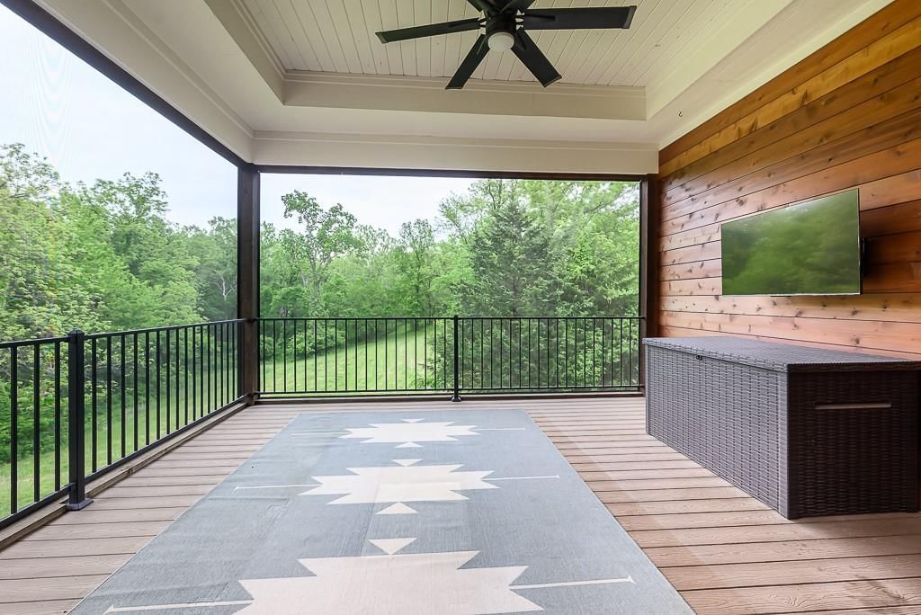 Photo 19 of 52 - 10000 Hollingsworth Road, Kansas City, KS 66109