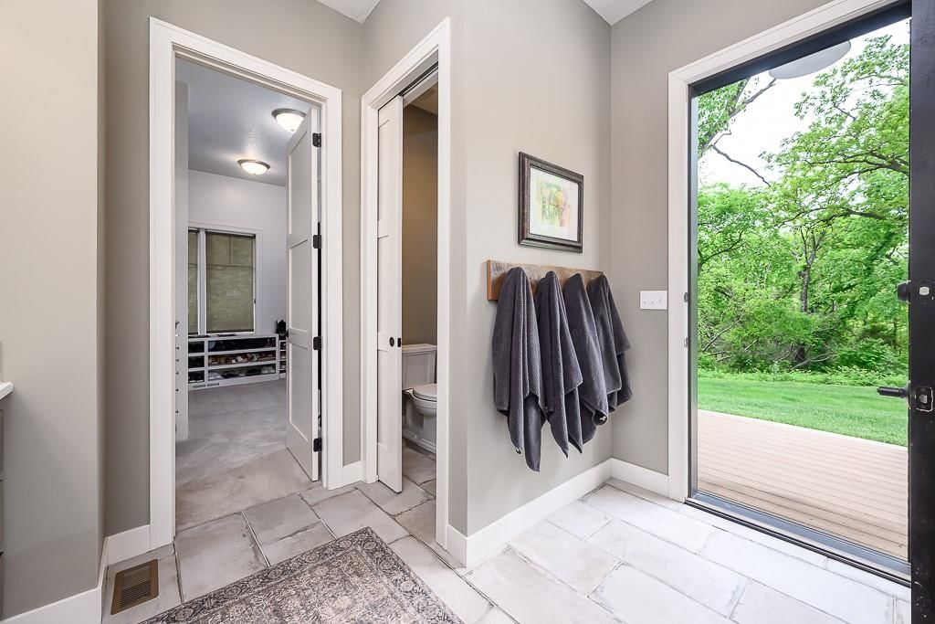 Photo 25 of 52 - 10000 Hollingsworth Road, Kansas City, KS 66109