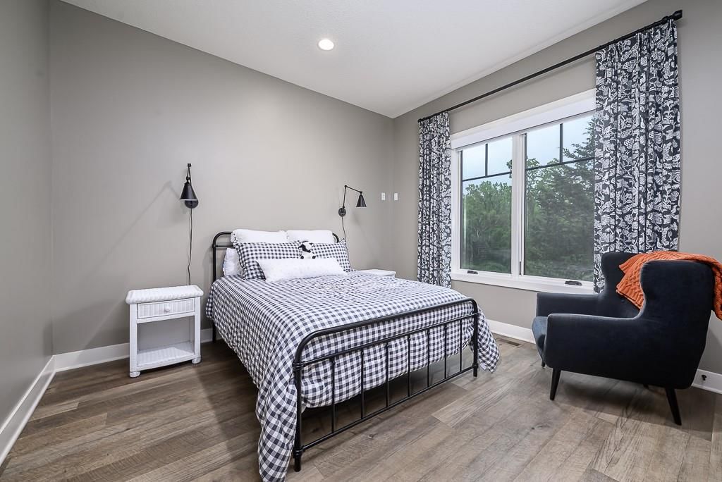 Photo 33 of 52 - 10000 Hollingsworth Road, Kansas City, KS 66109