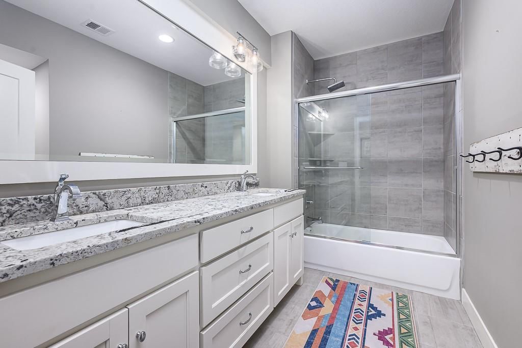 Photo 39 of 52 - 10000 Hollingsworth Road, Kansas City, KS 66109