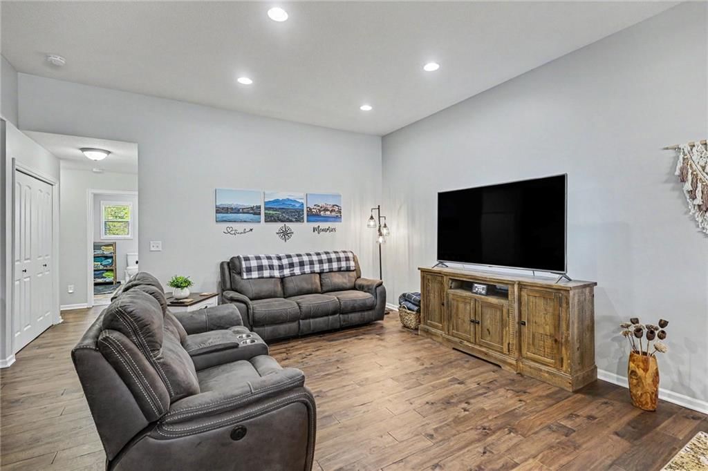 15621 Landauer Street — photo 9