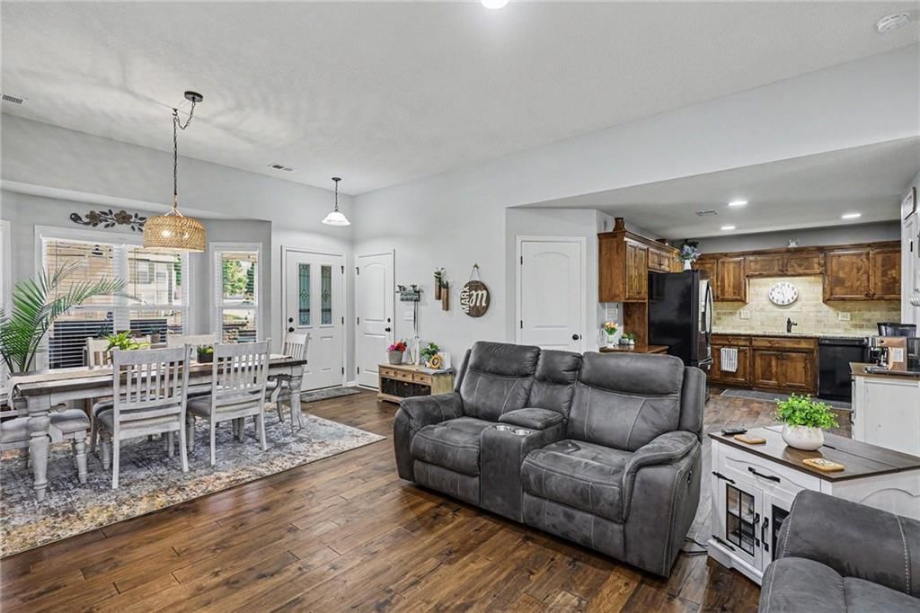 15621 Landauer Street — photo 11