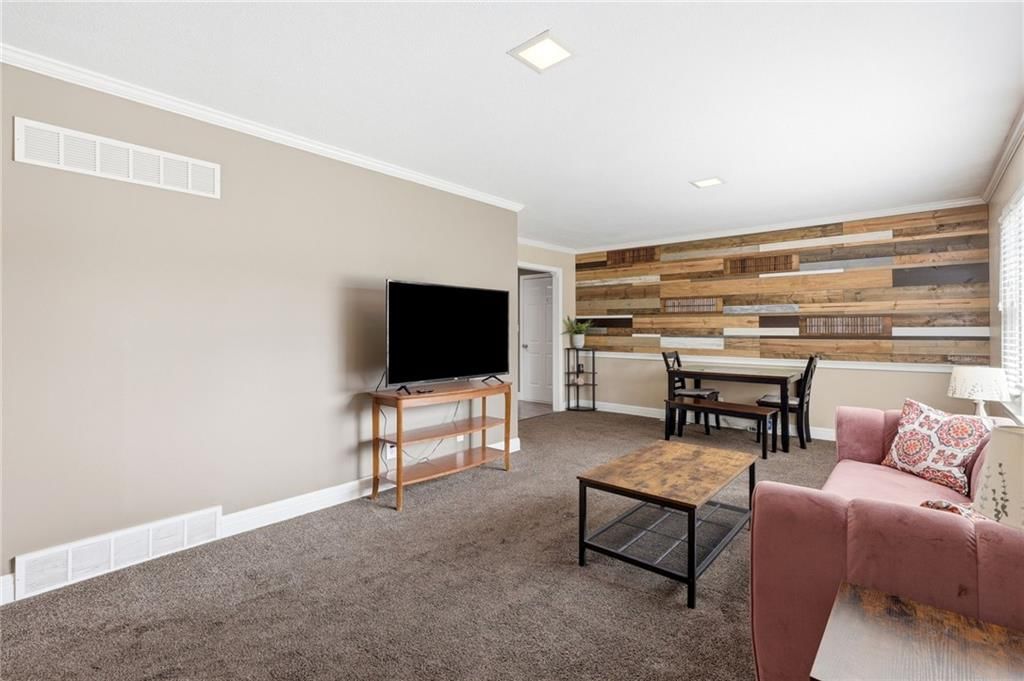 3412 S Crisp Avenue — photo 2