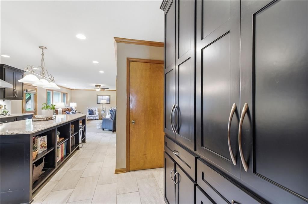 301 S Stevenson Street — photo 23