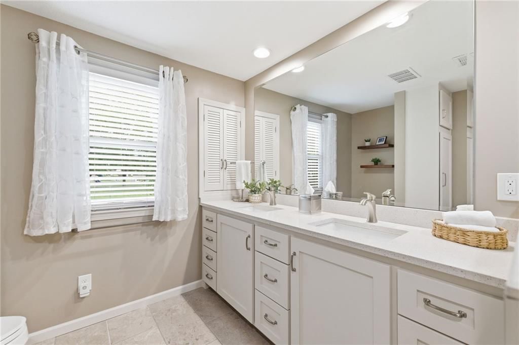 301 S Stevenson Street — photo 44