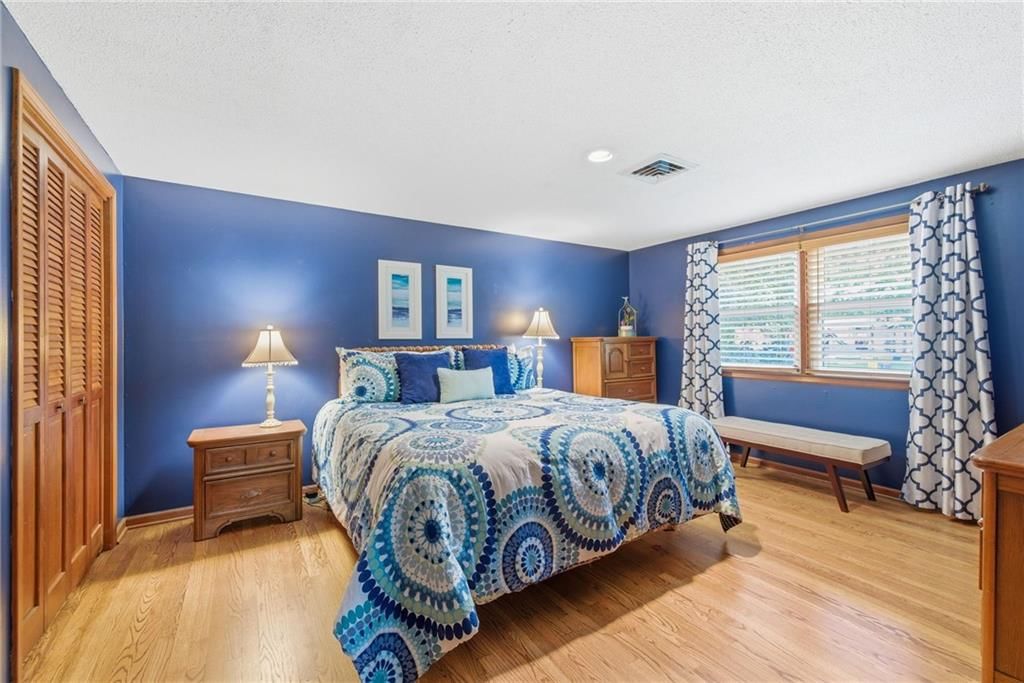 301 S Stevenson Street — photo 45