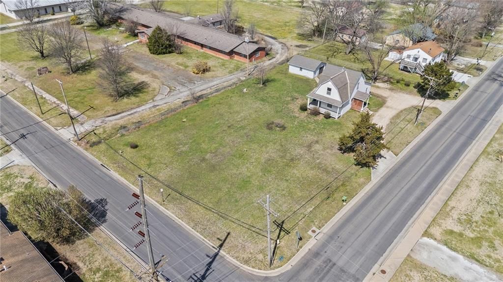 702 N Kentucky Street — photo 38
