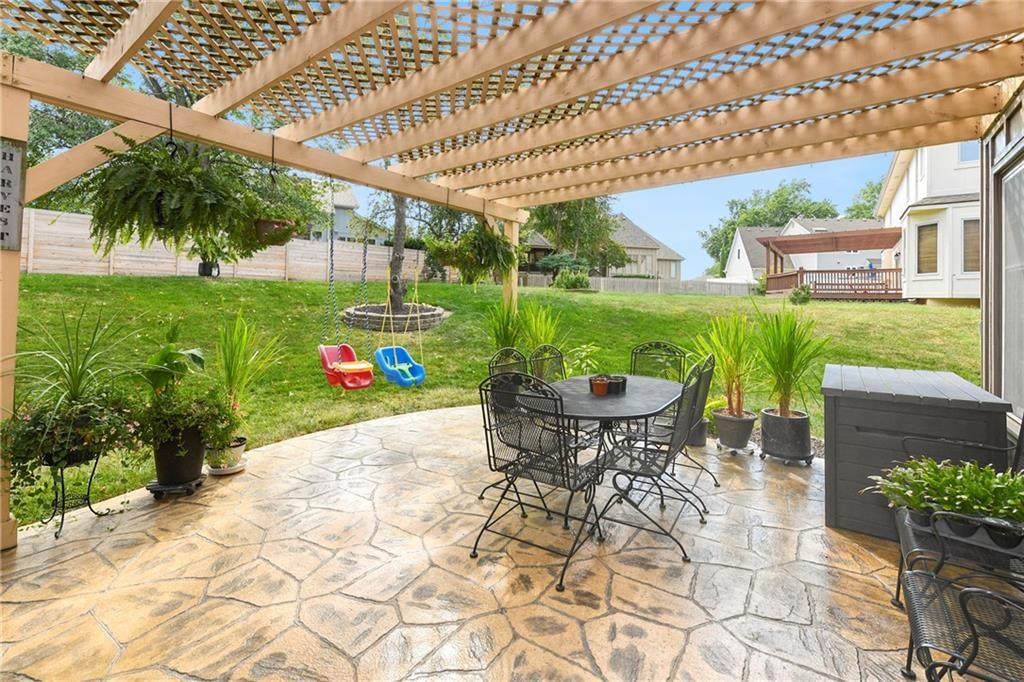 2508 NW Bent Tree Circle — photo 44