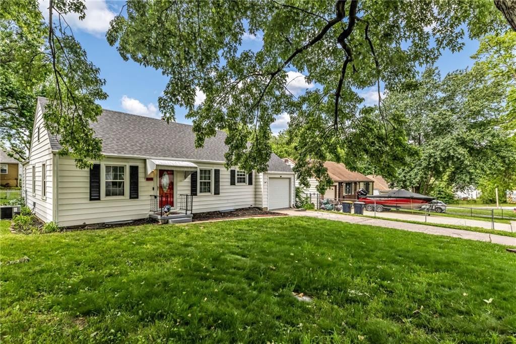 515 NE Greenfield Road — photo 2