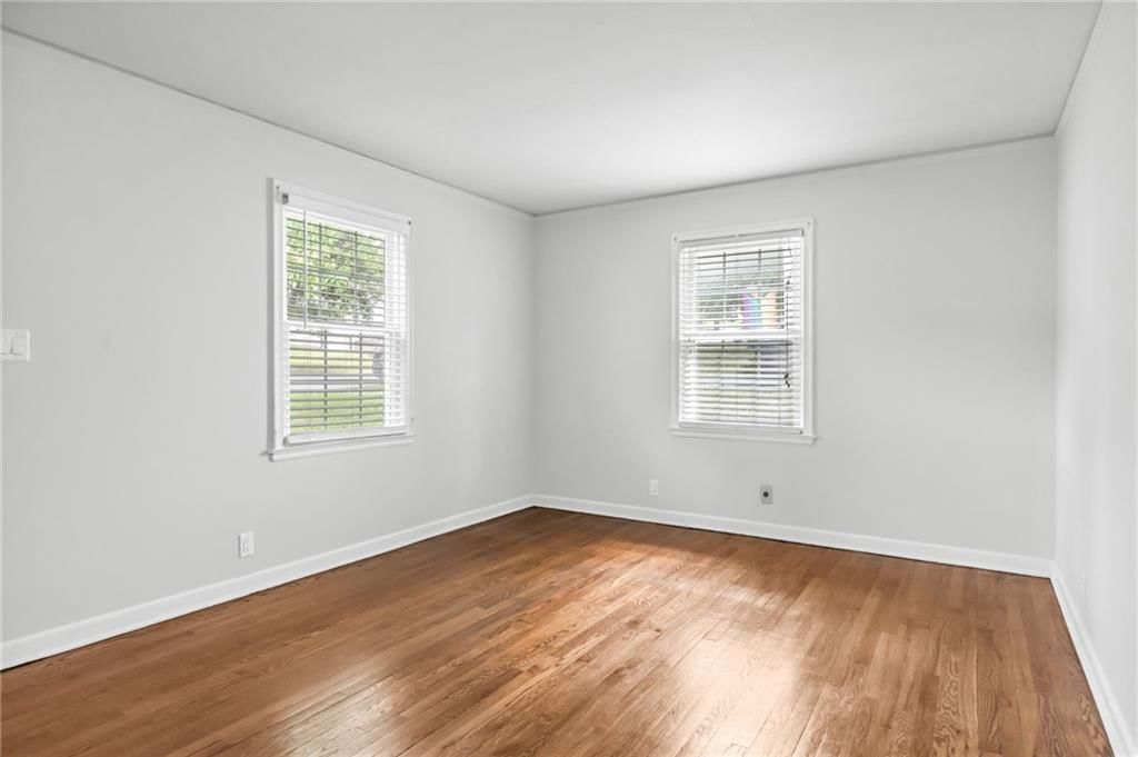 515 NE Greenfield Road — photo 5