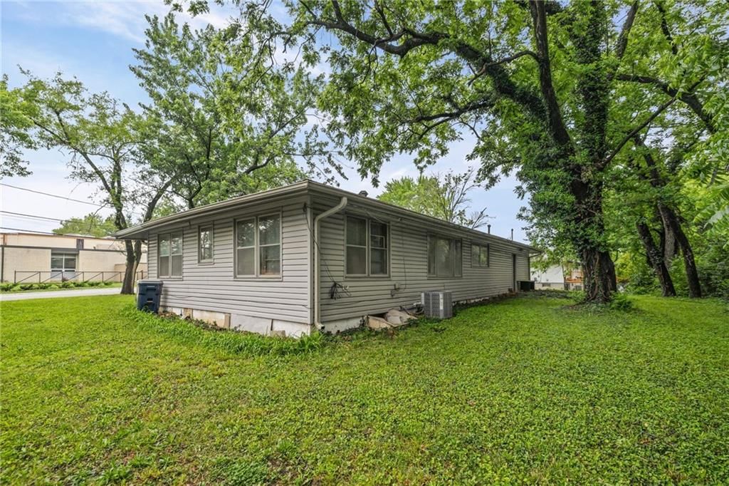 11517 Greenwood Street — photo 27
