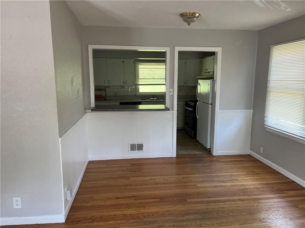 4208 N Brighton Avenue — photo 2