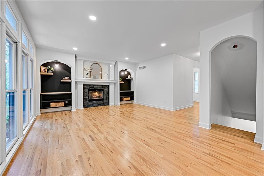 5307 Greenwood Street — photo 2