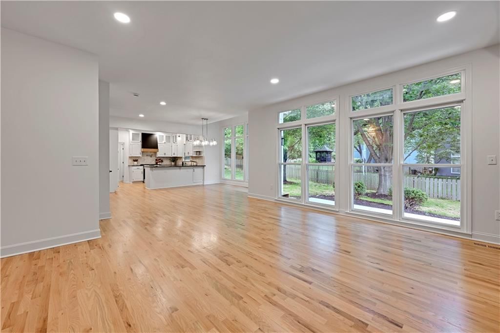 5307 Greenwood Street — photo 9