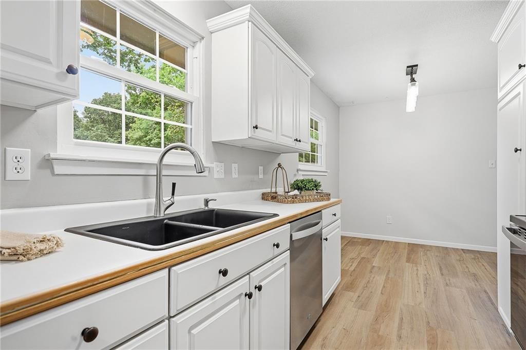 1525 N 75th Drive — photo 4