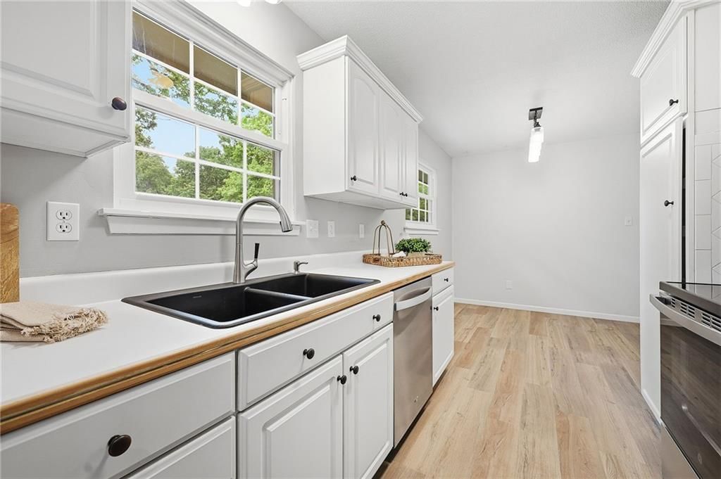 1525 N 75th Drive — photo 5