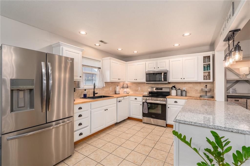 319 W 26th Street — photo 12