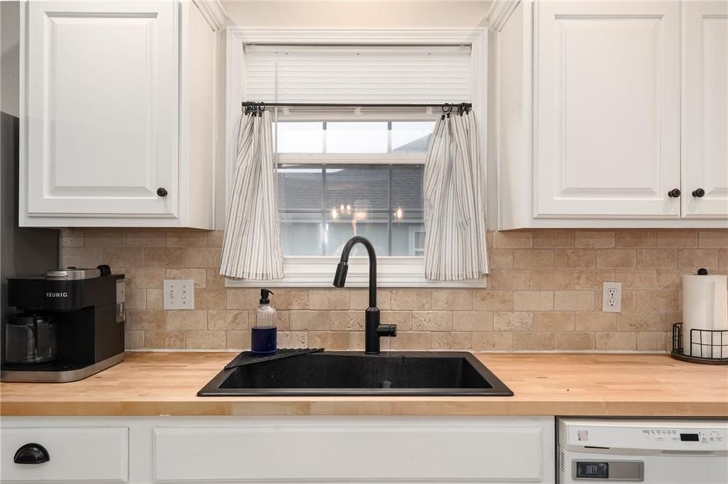 319 W 26th Street — photo 13