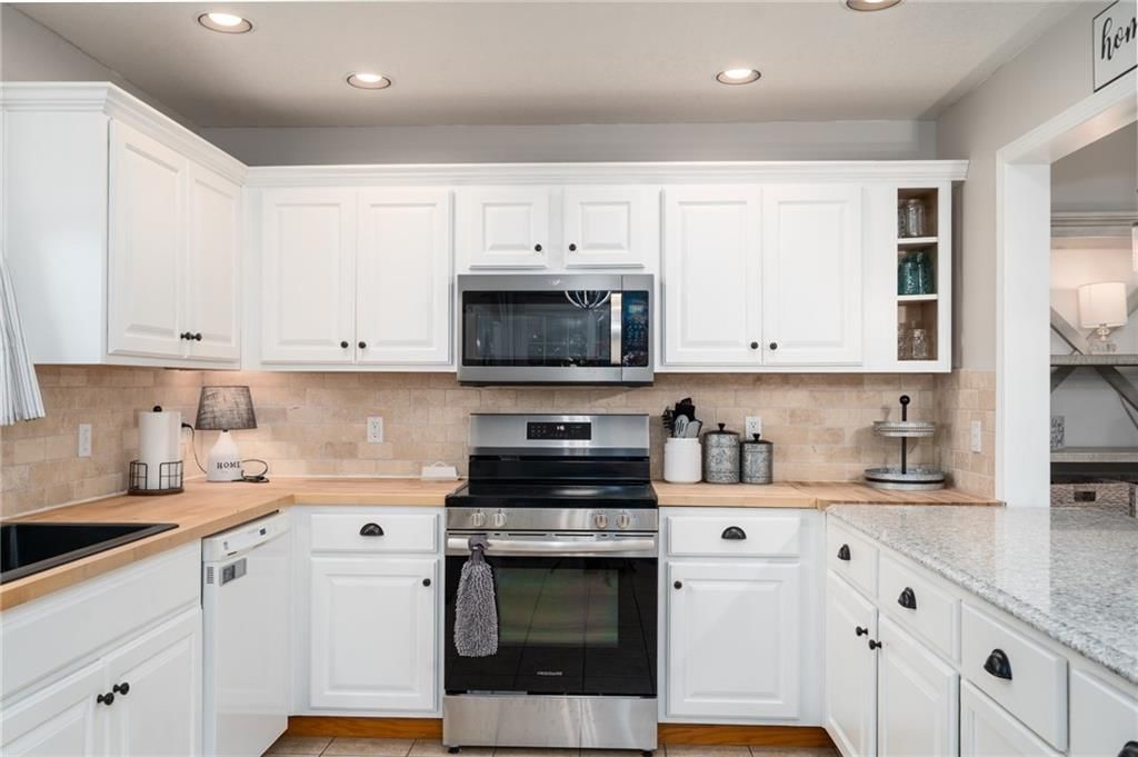 319 W 26th Street — photo 15