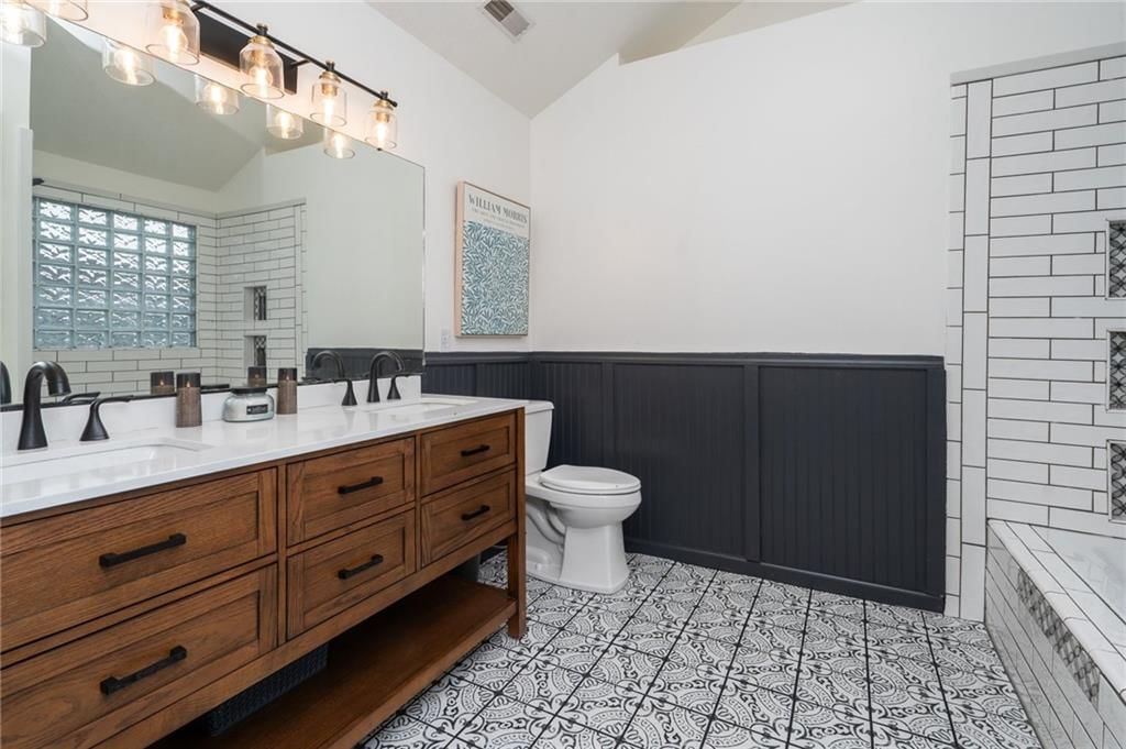 319 W 26th Street — photo 30
