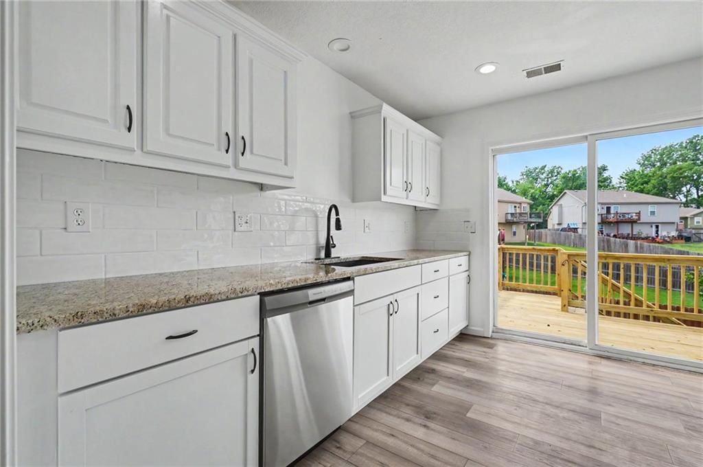 2032 S 47th Terrace — photo 8