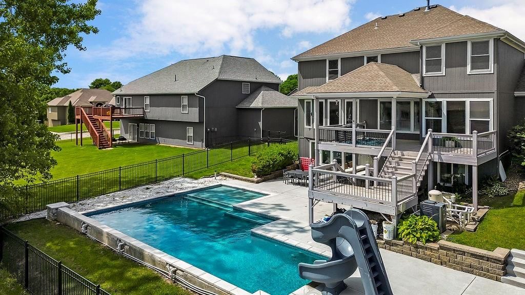 405 NE Woodpark Lane — photo 2