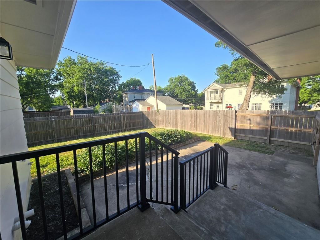 223 W 9th Street — photo 11