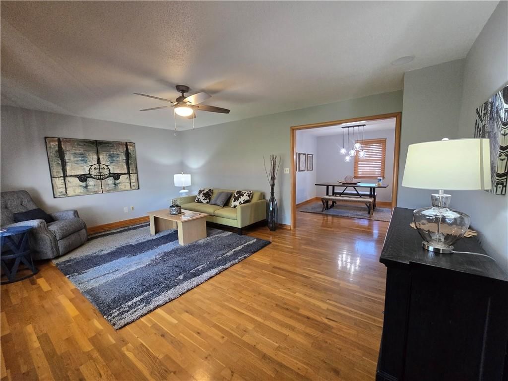 223 W 9th Street — photo 12